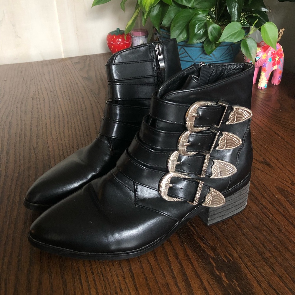 Stylish Black Ankle Boots with Buckle Detail